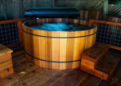 Wester Red Cedar Barrel Hot Tub